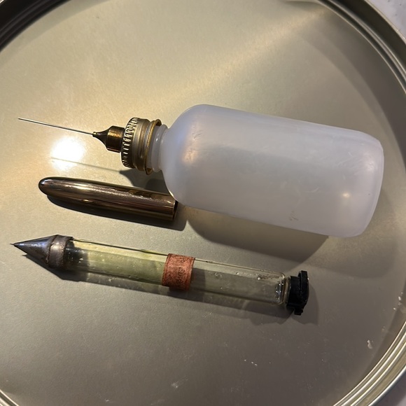 Wooden box of old vintage items - Picture 9 of 11